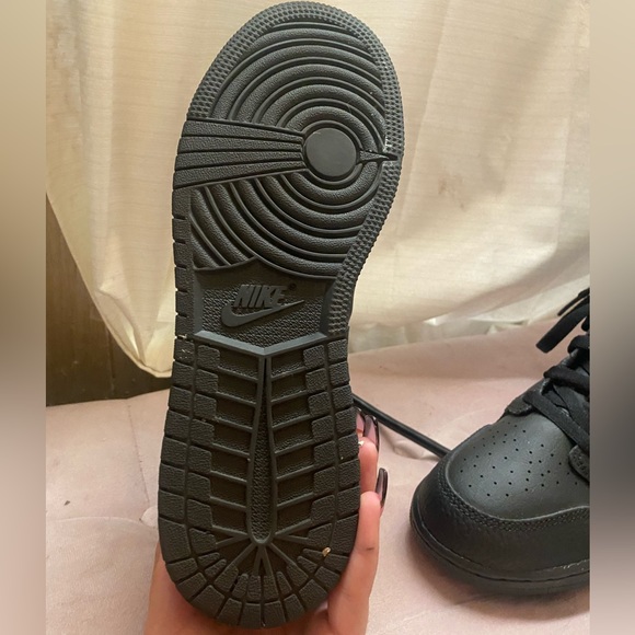 Black Jordan 1's - Picture 9 of 12